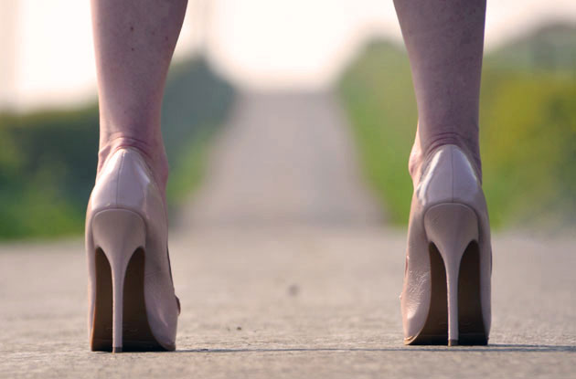 how-to-walk-in-high-heels-2