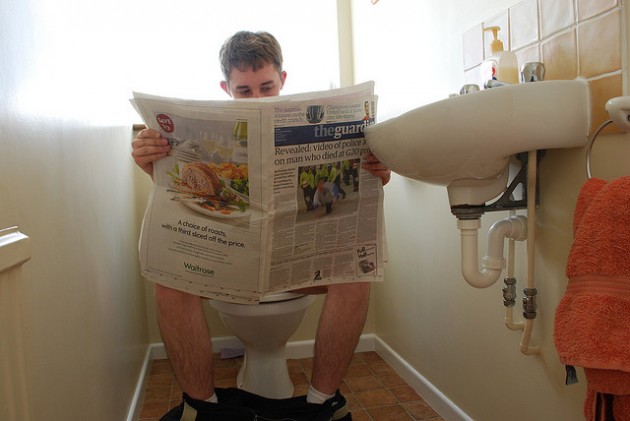 reading on a loo
