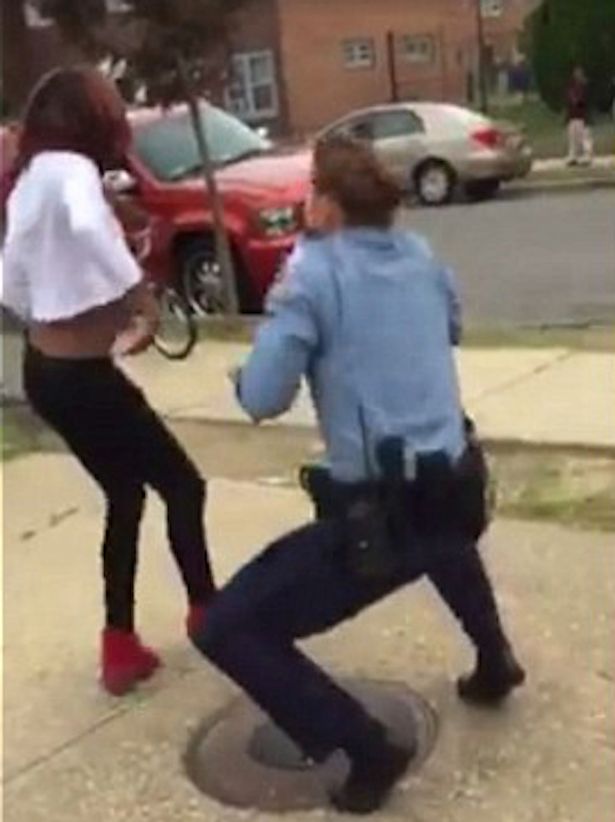 Teen-challenges-female-police-officer-to-Nae-Nae-dance-off (2)
