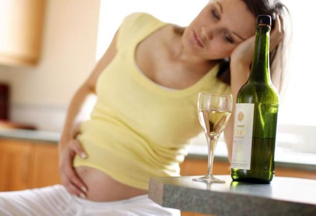 light-drinking-while-pregnant-no-risk-to-baby
