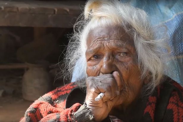 112-YEAR-OLD-WOMAN-CREDITS-HER-LONG-LIFE-TO-CHAIN-SMOKING-30-CIGARETTE-A-DAY-FOR-95-YEARS2