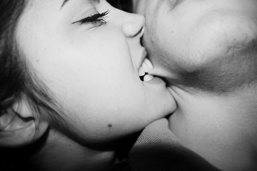 biting-black-and-white-couple-in-love-Favim.com-1963515