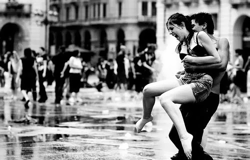 black-and-white-couple-happy-igottapeenow-tumblr-com-love-rain-favim-com-101247_large