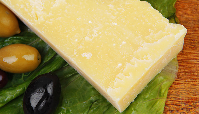 parmas-siers-parmezans-olivas-olives-43799154