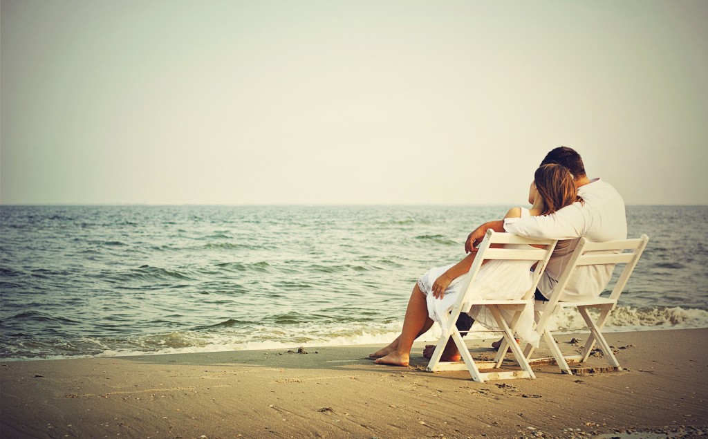 Love-Couple-on-Beach