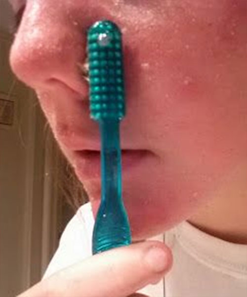 toothbrush-beauty-hacks-blackhead-removal