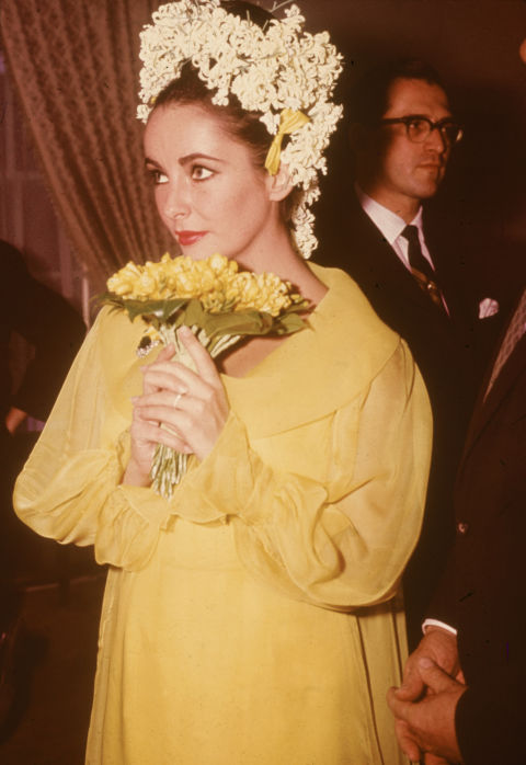 1466106306-1964-elizabeth-taylor-and-richard-burton-yellow-wedding-dress