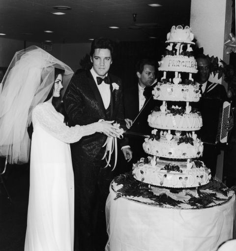 1466106326-1967-priscilla-beaulieu-and-elvis-presley-wedding-dress