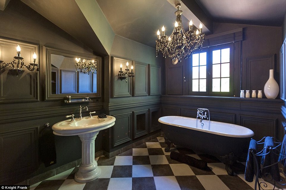 3736B54400000578-3739869-Bathe_in_luxury_The_desirable_South_of_France_property_boasts_fo-a-10_1471189458125