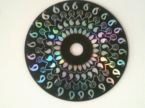 08-cd-recycle-wall-art
