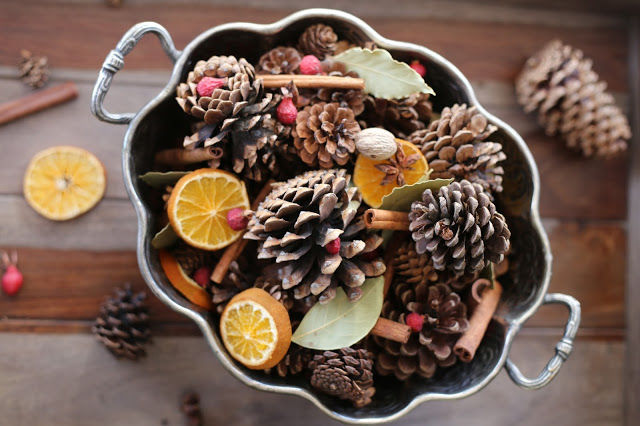 hbu-christmas-scented-decorations-pinecones
