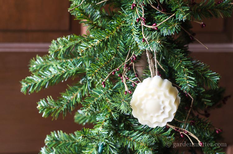 hbu-scented-christmas-ornaments-beeswax