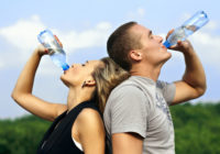 5 veidi, kā likt ūdenim garšot labāk (lai vairāk gribētos to dzert)