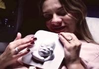 Aizkustinoši: 3D printeris ļauj aklai māmiņai ieraudzīt vēl nedzimušo bērniņu