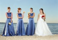 Kāpēc līgavas māsām vienmēr vienādas kleitas? patiesība par dīvaino tradīciju