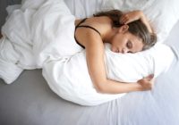 Lūk, ko tev nodarīs pārāk ilga gulēšana; izrādās, ka tas ir TIK bīstami!