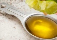 Sajauciet olīveļļu ar laima sulu noteiktā daudzumā un atbrīvojiet savu ķermeni no toksīniem!