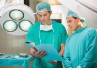 Vai esi aizdomājies, kāpēc ķirurgi valkā tieši zilus vai zaļus tērpus operāciju laikā? Tam ir ļoti īpašs iemesls!