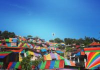 Šis ciemats ir krāsainākā vieta pasaulē – īsta paradīze!
