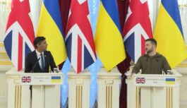 Lielbritānijas premjerministrs Suns Kijevā tikās ar Ukrainas prezidentu Zelenski. Abi līderi pārrunāja veidus, kā uzlabot attiecības starp savām valstīm.