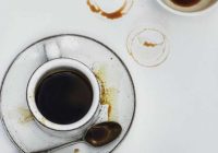 Kā atbrīvoties no kafijas un tējas traipiem uz galda: šie līdzekļi uzreiz atrisinās problēmu