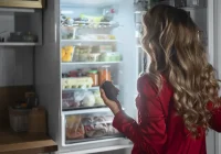 Vairs nekādas nepatīkamas smakas ledusskapī: labākās metodes cīņai ar nepatīkamu aromātu