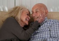 “Mums ir tikai divi vārdi”: 100 gadus vecs vīrietis un 96 gadus veca sieviete atklāj mīlestības un ilgmūžības noslēpumu