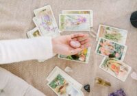 Iekšējie resursi un līdzsvars: kas sagaida katru zīmi 2025. gada martā saskaņā ar Tarot prognozi